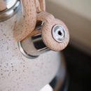 Chaleira de Apito 2,7L Brinox Roma – Fundo de Indução • Aço Inox • Cor Vanilla • Soft Touch