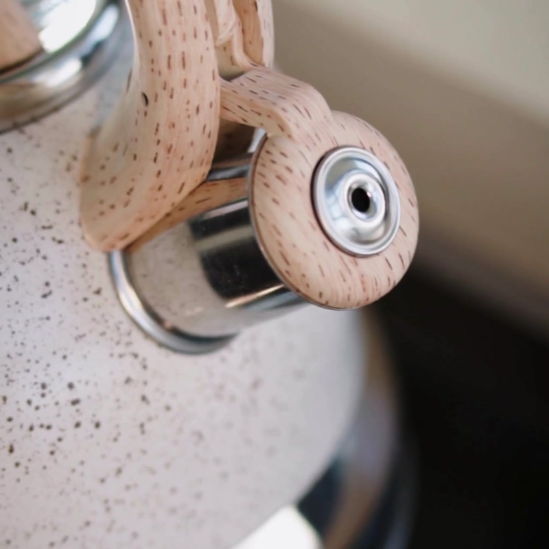 Chaleira de Apito 2,7L Brinox Roma – Fundo de Indução • Aço Inox • Cor Vanilla • Soft Touch