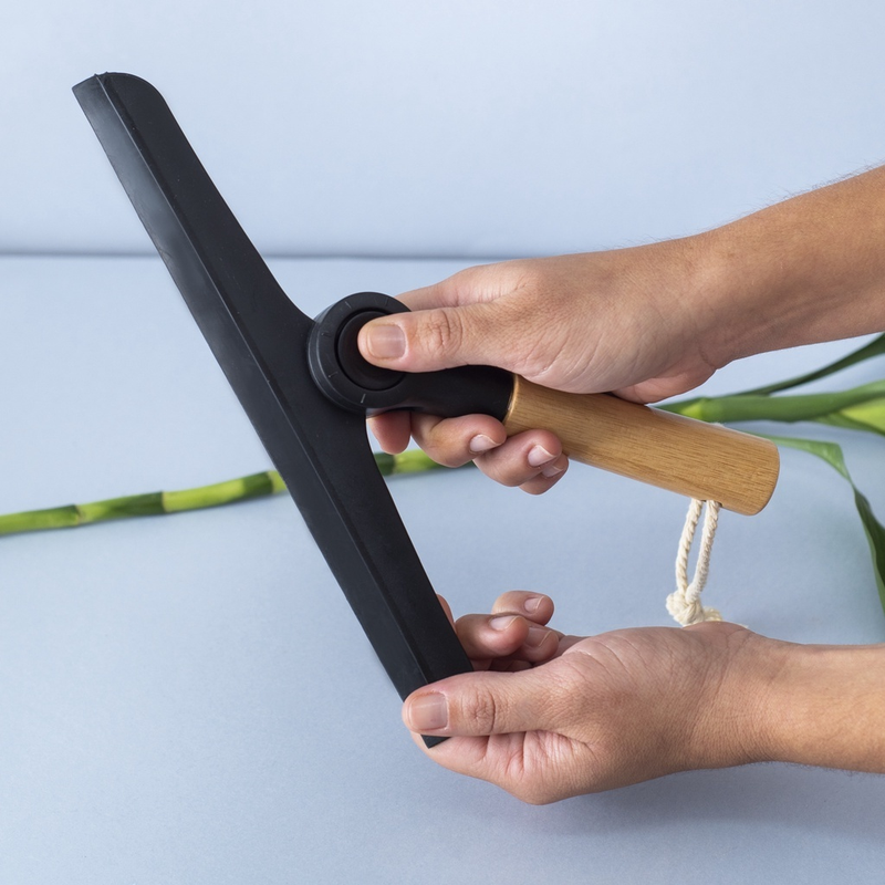 Rodo de Pia Dobrável com Cabo de Bambu Oikos Rodinho Preto